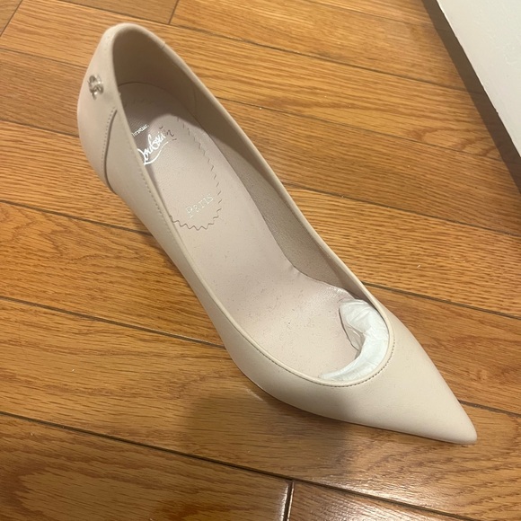 Christian Louboutin Women's Cream Pumps - Picture 10 of 12